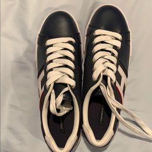 Navy Tommy Hilger sneakers!!